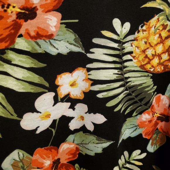 Hawaiian Print Lula Roe Randy - Picture 2 of 3